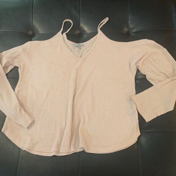 Charlotte Russe Sweaters - Charlotte Russe Medium V-Neck Cold Shoulder Sweater In Soft Pale Pink